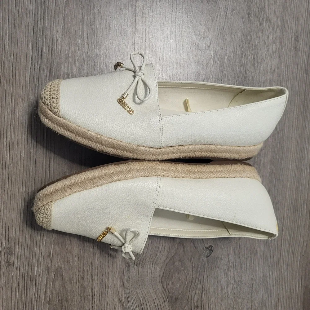 Guess Los Angeles Womens White Pebbled Espadrille Flats Bow Gold Logo Size 10